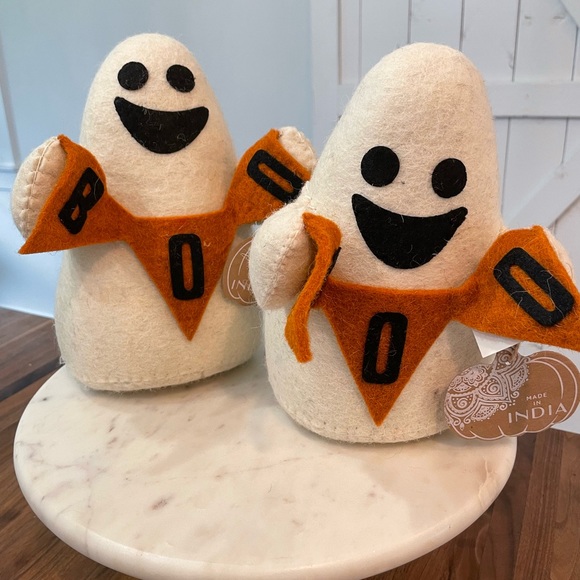 Marshalls Other - Farmhouse felt Halloween ghosts holding BOO signs